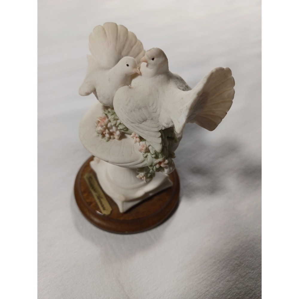 Vintage Giuseppe Armani Florence Italy Doves Figurine 1988 Capodimonte Wood Base - Picture 5 of 9